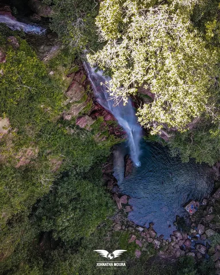 vista superior de uma das cachoeiras da fazenda