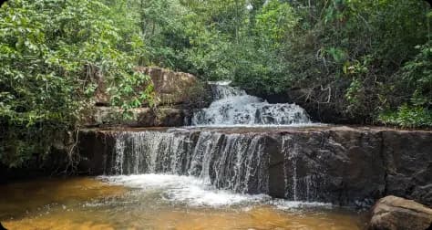 Outra bela cachoeira encontrada ao longo da Trilha das Cachoeiras no Parque Estadual Serra Azul.